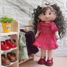 عروسک مهربان با موی فر لباس قرمز کفش چرمی از تولیدی لیندا