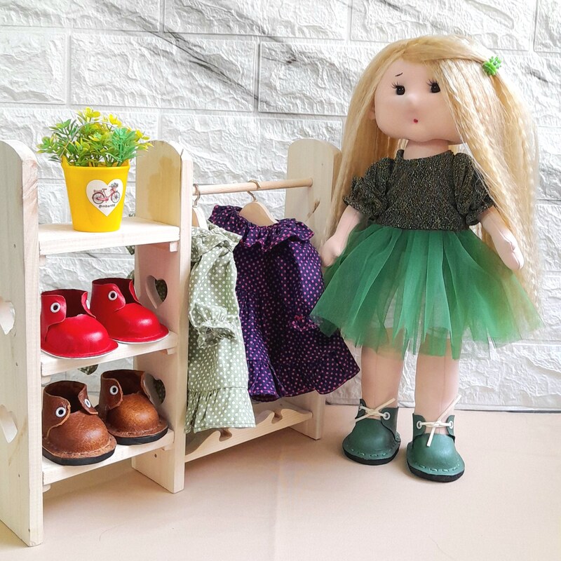 عروسک مهربان موی بلوند دامن تور سبز و کفش چرم سبز تولیدی لیندا