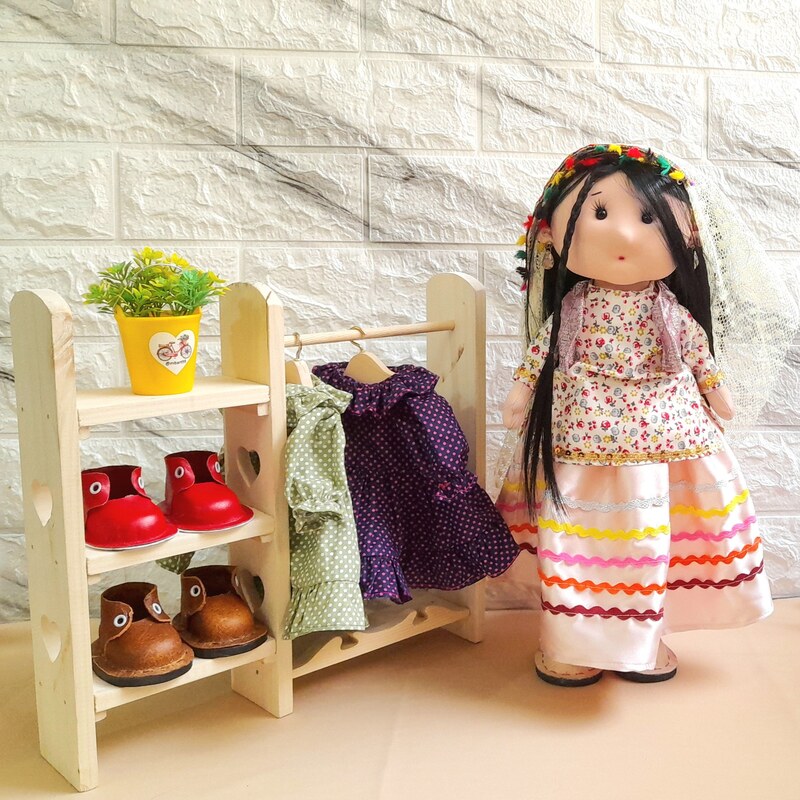 عروسک مهربان  لباس محلی گوشواره دار دامن رنگارنگ و بلند از تولیدی لیندا