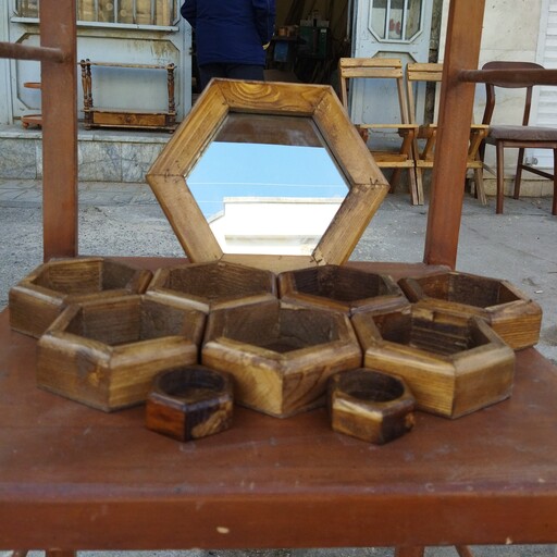 هفت سین شش ضلعی  چوب روس قهوه ای بسیار زیبا با آیینه و جاشمعی