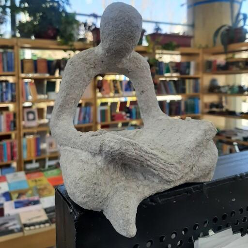 مجسمه کتاب خوان جنس پاپیه ماشه دست ساز نمونه ای تک