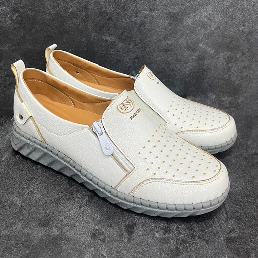 کفش طبی زنانه مناسب پیاده روی و روزمره رنگ سفید مدل نازگل