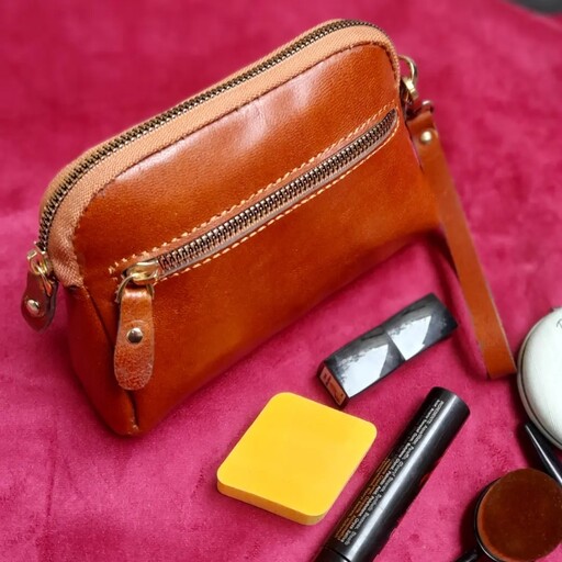 کیف لوازم آرایش، چرم طبیعی گاو ، دارای 2 جای مجزا، دستدوز و نقاشی شده