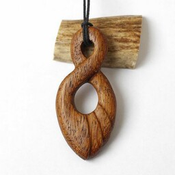 گردنبند چوبی گره بینهایت با چوب زیبای توت