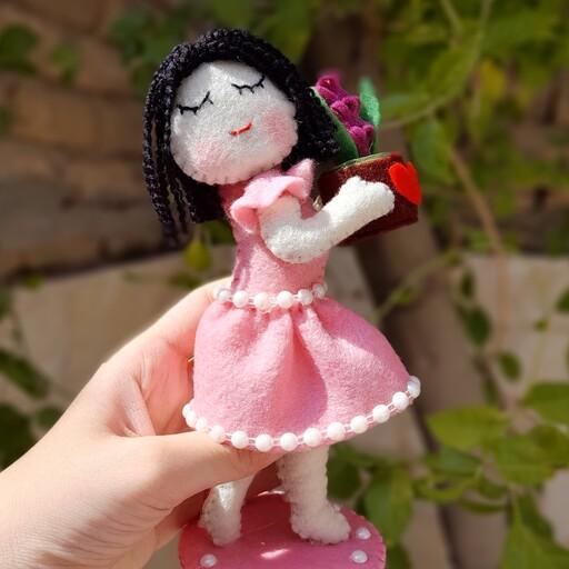 عروسک نمدی دختر هفت سین به دست      19 سانتی متر  با رنگ دلخواه قابل سفارش