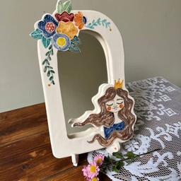 آینه گلگلی دیوار کوب دستساز سرامیکی طرح دختر