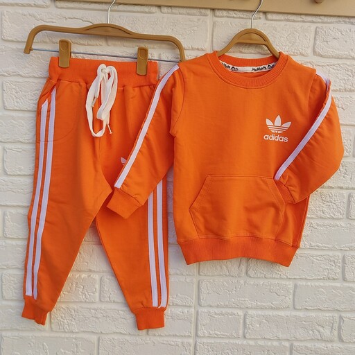 لباس بچگانه ست بلوز و شلوار پسرانه  طرح آدیداس دورس پنبه مناسب حدود3 تا 8 سال رنگ نارنجی