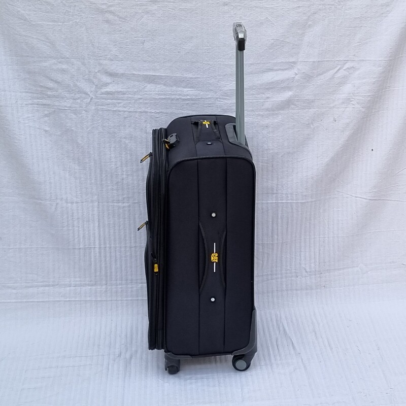 چمدان کت مشکی سایز متوسط  همراه با کاور