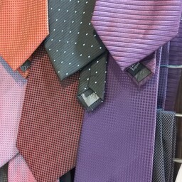 کراوات ترک باعرض ده سانت فروش فقط بصورت عمده حداقل تعداد سفارش 5 عدد این کراوات الان 380 تومن ما گزاشتیم 50تومن