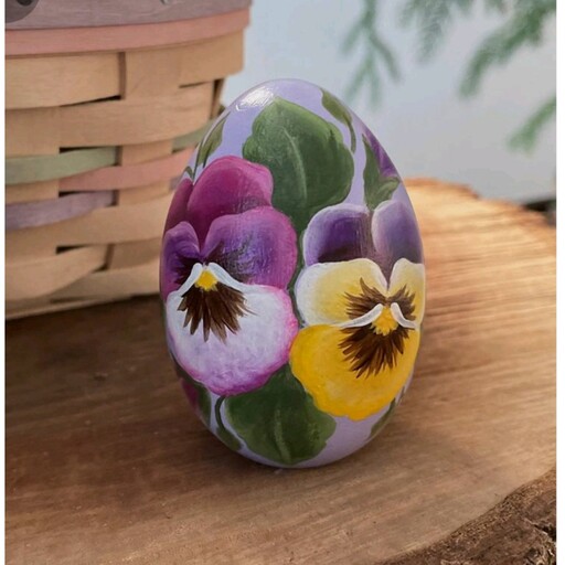 تخم مرغ رنگی سفالی عید نوروز طرح گل بنفشه تماما نقاشی کار دست و ضد آب