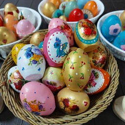 تخم مرغ سفالی رنگ شده 