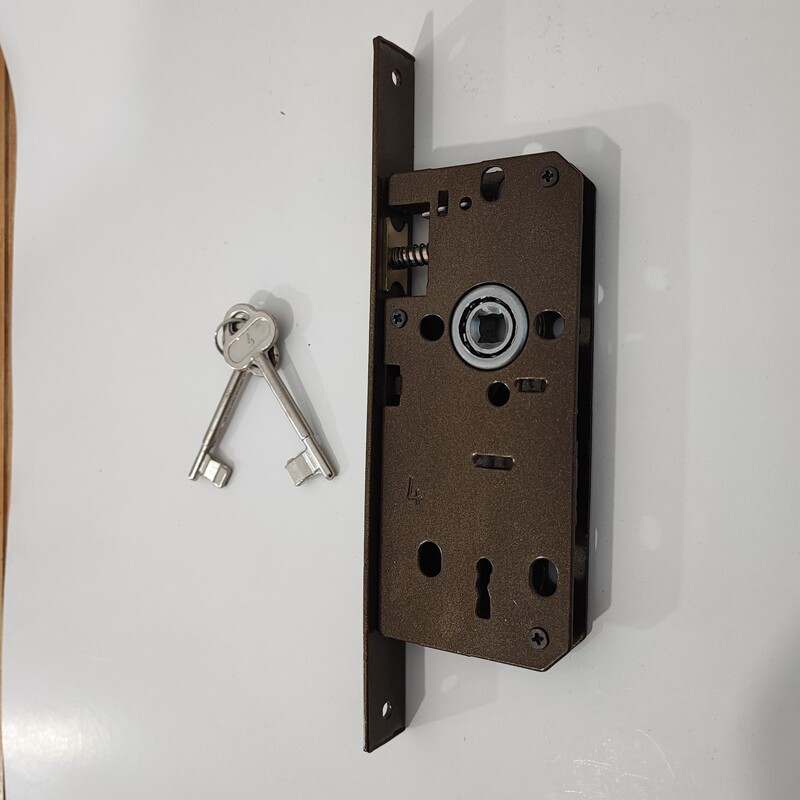 قفل درب چوبی  کلیدی میلاک