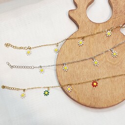 دستبند آویز دار گل بابونه