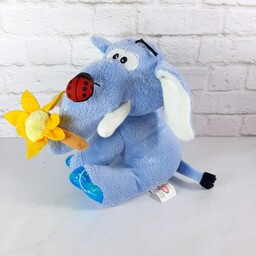 عروسک پولیشی فیل از انیمیشن پو خرسه.روی دماغش کفشدوزک و گل داره،پشتش بند برای آویزان کردنه،مدلش نشسته است قابل شستشو