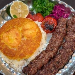 چلو کباب کوبیده با برنج ایرانی و دو سیخ کوبیده 160 گرم