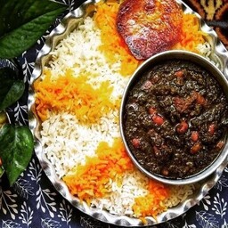چلو خورشت قورمه سبزی با برنج ایرانی و گوشت تازه