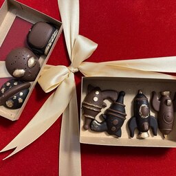 شکلات آسترونات خانگی یک جعبه 