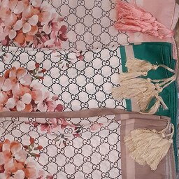 شال نخی گوچی قواره استاندارد  دور دوخت منگوله دار  طرح گل و شکوفه 
