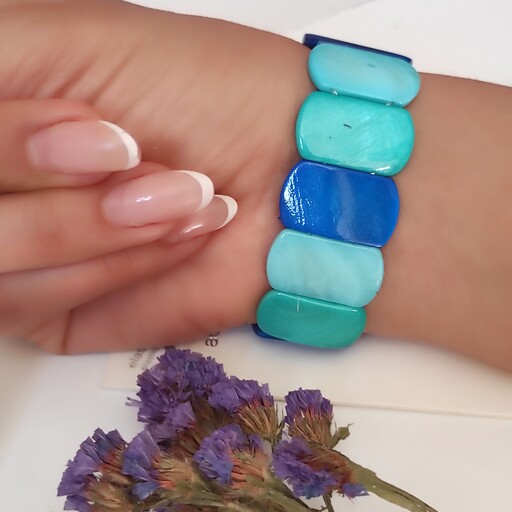 دستبند  آبی بسیار براق و شیک دستبند دخترانه و زنانه بدلیجات به قیمت عمده کادو تولد دستبند