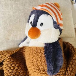 عروسک پنگوئن کلاهدار اورجینال 27 سانت 