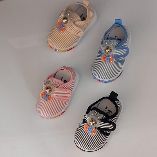 کفش سوتی نوزاد سایز 20تا25 در رنگبندی مطابق تصویر