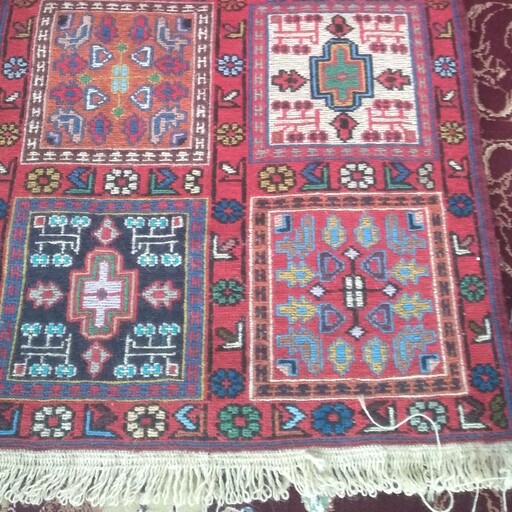 گلیم ورنی زیبای آذربایجان نیم متر در دو متر مخصوص کناره پادری و رومیزی ووسط فرش