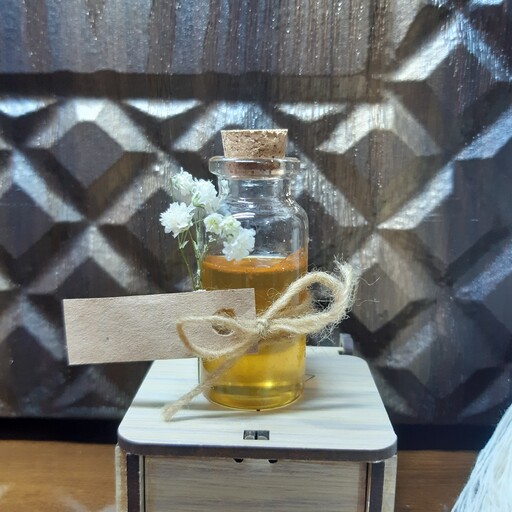 گیفت تراریوم عسل با تزئین دسته گل مینیمال و کنف 5 سانتی متری