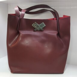 کیف زنانه چرمی رنگ زرشکی به همرا یک کیف ارایش و بند دوشی