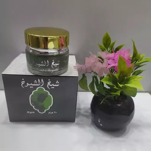 عطر جامد عربی در 4 رایحه از شرکت ارض الزعفران امارات. رایحه ها در قسمت توضیحات نوشته شده. قیمت هر عدد 380 