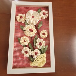تابلو روباندوزی با گلهای زیبا ودارای نه عدد گل ویازده برگ  دارای قاب وبدون شیشه  