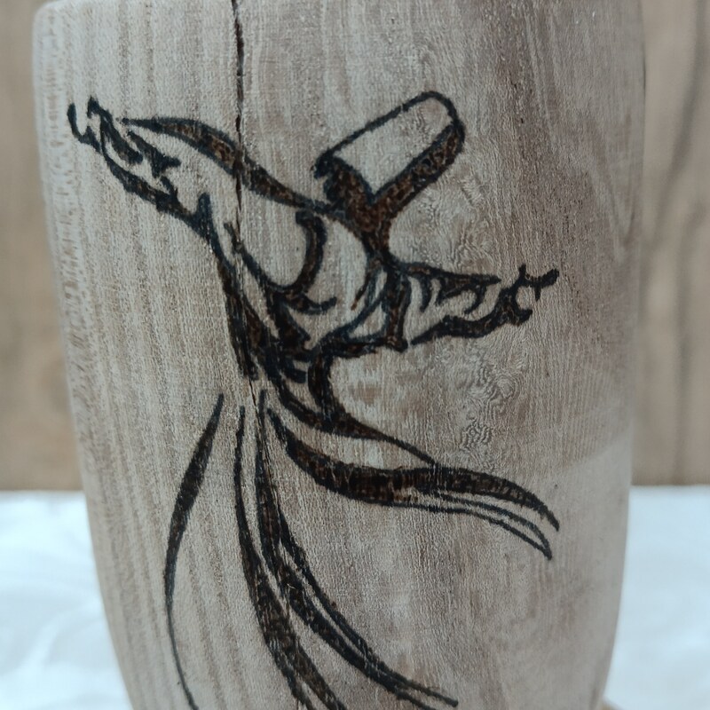 لیوان تک چوبی سوخت نگار شده با طرح رقص سماع