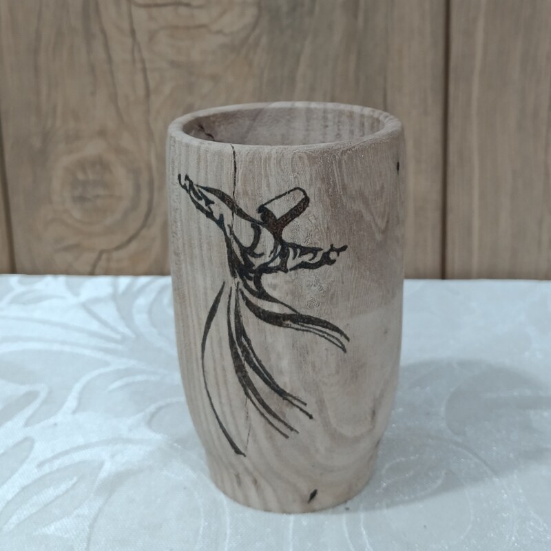 لیوان تک چوبی سوخت نگار شده با طرح رقص سماع