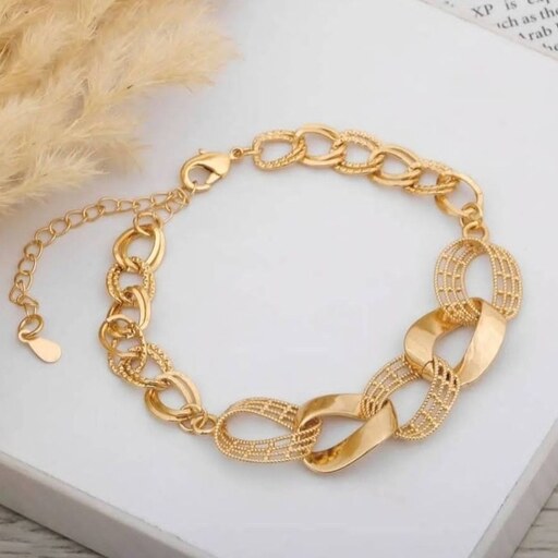 دستبند زنانه طلائی برند فشن با سایز متغیر  کد 107