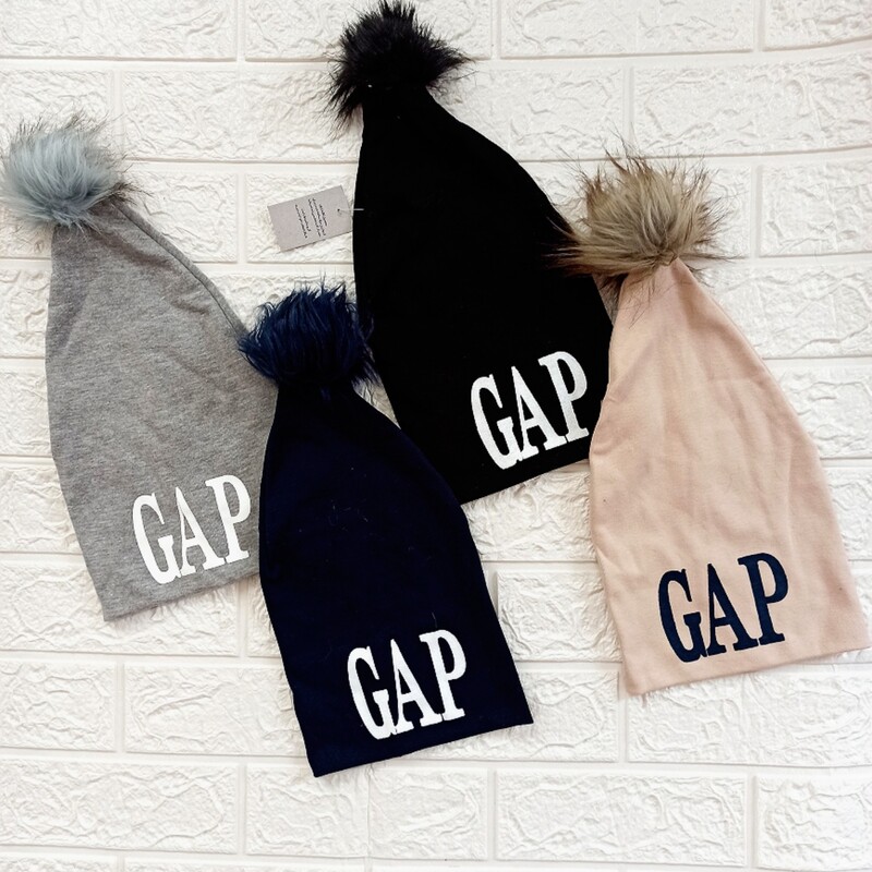 کلاه نوزادی شیطونی طرح GAP در چهار رنگ زیبا و شیک جنس دولایه ی پنبه ای مناسب فصل بهاروپاییز