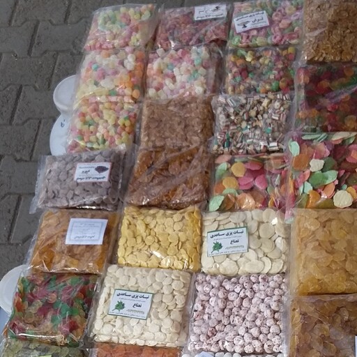 آبنبات در طعم های مختلف به انتخاب مشتری سوغاتی مخصوص استان اردبیل