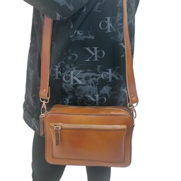 کیف دوشی زنانه تمام چرم طبیعی قابل اجرا در رنگ دلخواه شما. لطفا قبل از خرید ابتدا پیام دهید 