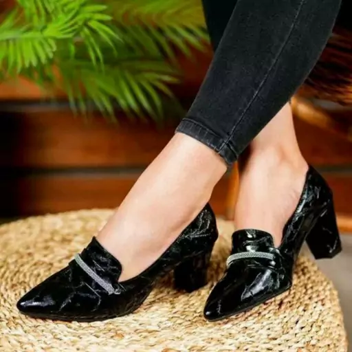 کفش مجلسی کلاسیک
کد80090
پاخوری شیک 
رویه چرم ورنی   جدید 
پاشنه 5 سانتی دلتا 

size 37 ta40

قالب استاندارد
