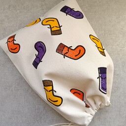 کیسه پارچه ای جمع شو  چاپ دستی طرح جوراب (مدل چندرنگ)