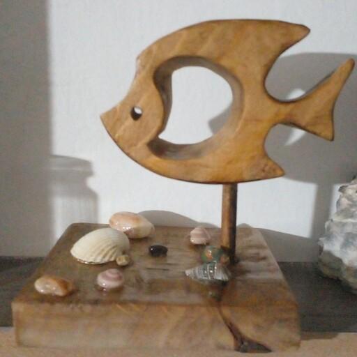 مجسمه ی چوبی ماهی دست ساز مدل 2 با تزیینات صدف طبیعی