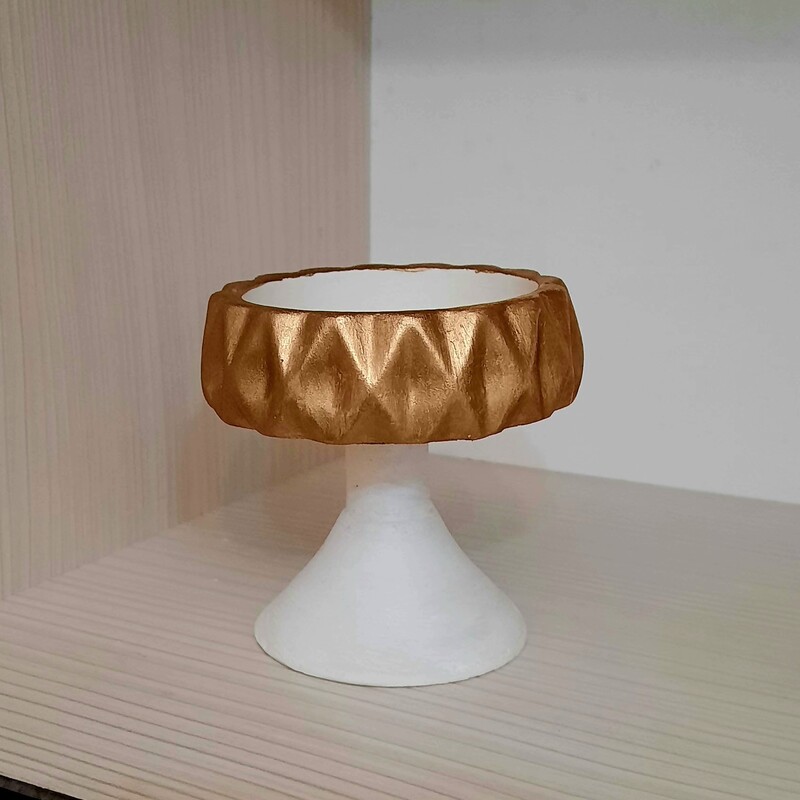 شکلات خوری پایه دار سنگ مصنوعی مدل لوزی رنگ طلایی و سفید