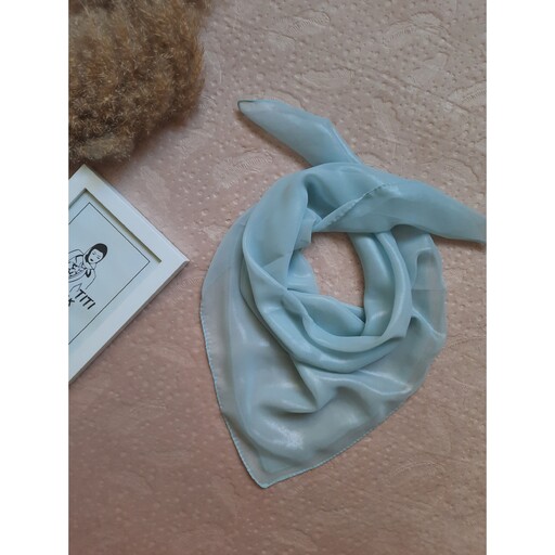 مینی اسکارف ساده رنگ آبی آسمانی جنس حریرشاین روسری قواره کوچک ابی اسمانی روسری قواره کوتاه 