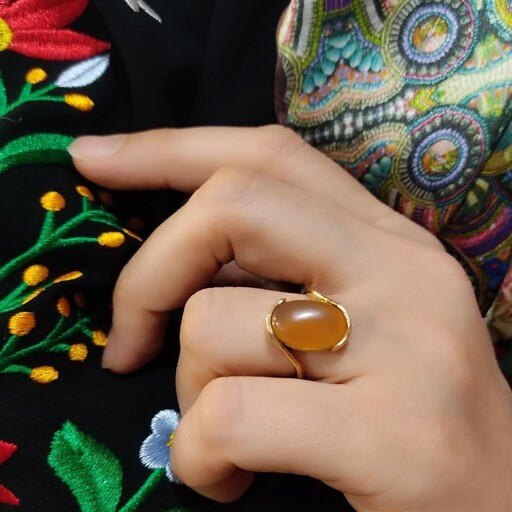 انگشتر زنانه عقیق یمنی پرتقالی اصل رکاب طلاروس رنگ ثابت