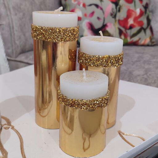 شمع استوانه ای3عددی با نوار شبرنگ طلایی و نقره ای و رنگ دلخواه در قطر6ارتفاع متنوع