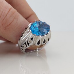 انگشتر نقره مردانه دستساز توپاز آبی سوئیس لیزر کات مزین به الماس طبیعی برلیان با شناسنامه رسمی و معتبر 