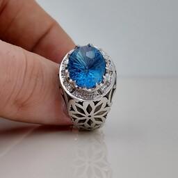 انگشتر نقره مردانه دستساز توپاز آبی سوئیس تراش لیزری مزین به الماس طبیعی برلیان با شناسنامه معتبر و رسمی 