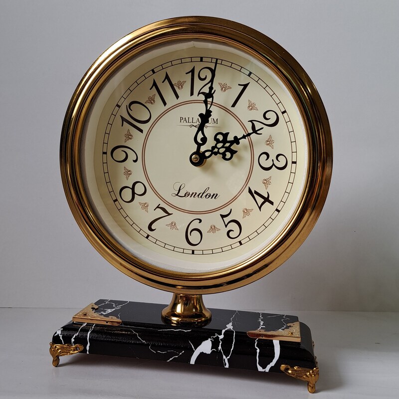 دکوری ساعت رومیزی طرح خاص و انتیک فلزی کادویی و جهیزیه ارسال 