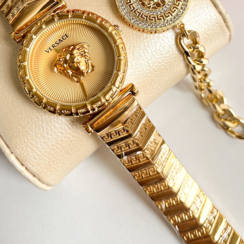ست لوکس ورساچ شامل ساعت ورساچ و دستبند ورساچ برابر با اصل طلا کیفیت عالی