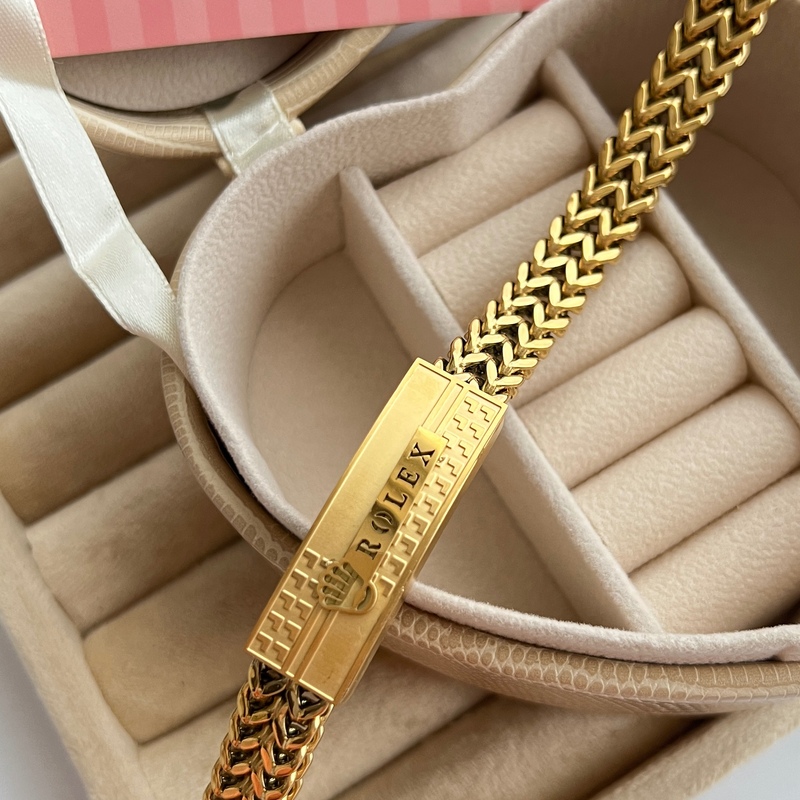 دستبند رولکس طلایی پلاک دار وارداتی استیل توپر رنگ ثابت برابر با اصل طلا