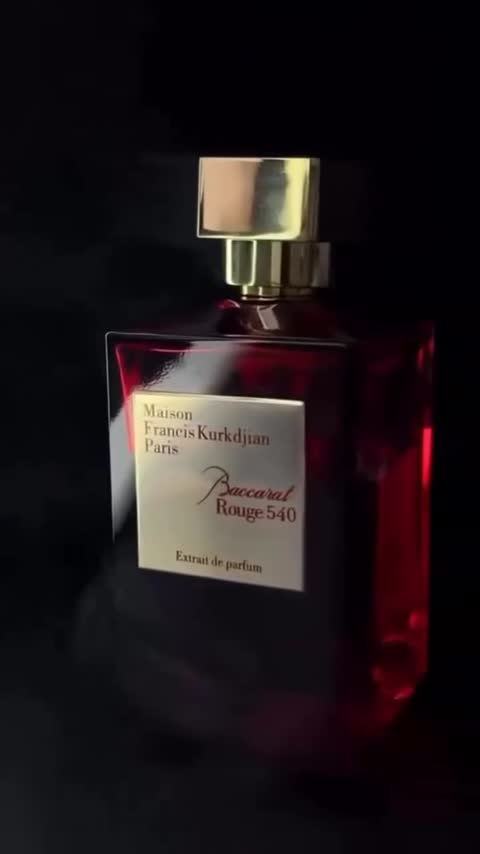 عطر باکارت رژ.گرید T.خانم ها و آقایان .گرم و شیرین.یک گرم