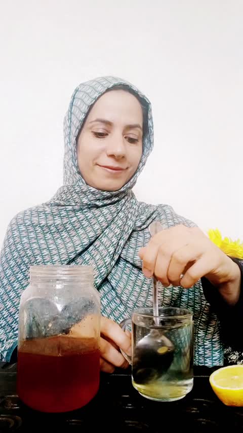 عسل طبیعی چند گیاه کوهستان 900 گرمی برداشت جدید گون و قنقال و گیاهان دیگر مناسب دیابتی ها و هم غیر دیابتی